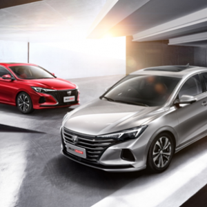 C位出道，长安逸动PLUS震撼上市，售价7.29万元-10.39万元