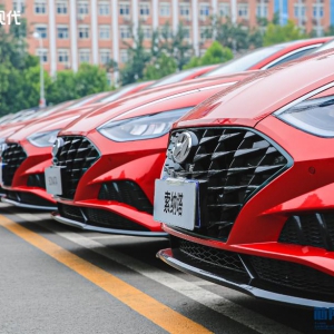 搭载i-GMP新平台 颜值科技担当 北京现代第十代索纳塔试驾