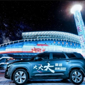 豪越大碰撞之不夜繁华——静谧与喧闹的对话图鉴