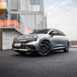 科技潮玩圈“头号网红”，埃安LX科技进化，百公里3.9秒焕新升级！ ...