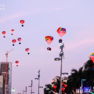 多地惊现无人机空投盲盒，原来是长安UNI星球新玩法