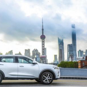 谁说开车不能追剧看综艺？那是你还不了解哈弗F7