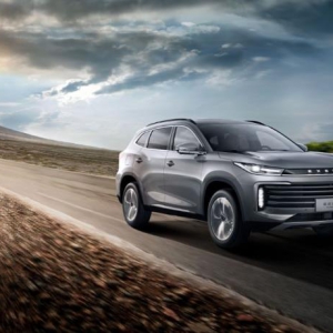 不止于快 M3X火星架构“超五星豪华SUV”星途凌云400T全新上市