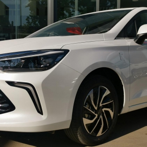 全系标配双联屏靠实力圈粉  北京U5 PLUS实车终端正式到店实拍 ... ...