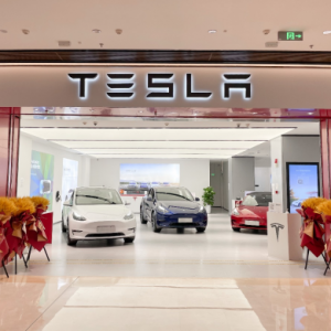 绿色出行一触“冀”发！特斯拉石家庄欢乐汇100体验店开业