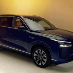 魏牌蓝山DHT-PHEV再曝新官图 漓江蓝+黑橙内饰演绎极致优雅